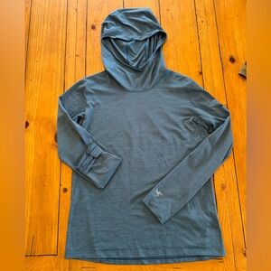 Arc’teryx women’s Taema sun hoodie - size M